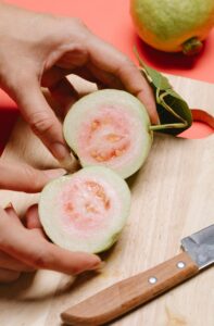 Faa’iidooyinka Caafimaad ee Guava (Canabka Hindiya)