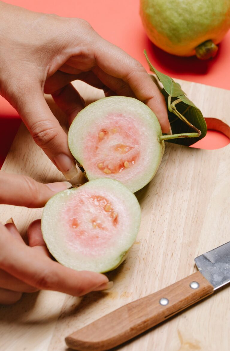 Faa’iidooyinka Caafimaad ee Guava (Canabka Hindiya)